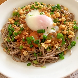 意外なおいしさ！ぶっかけカレー納豆そば♪